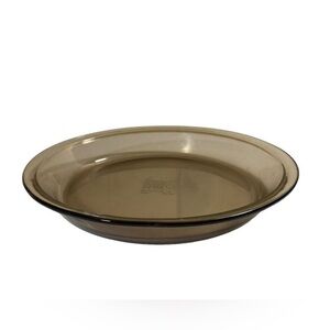 VINTAGE Pyrex Pie Plate 9” Amber light brown colored and excellent condition.